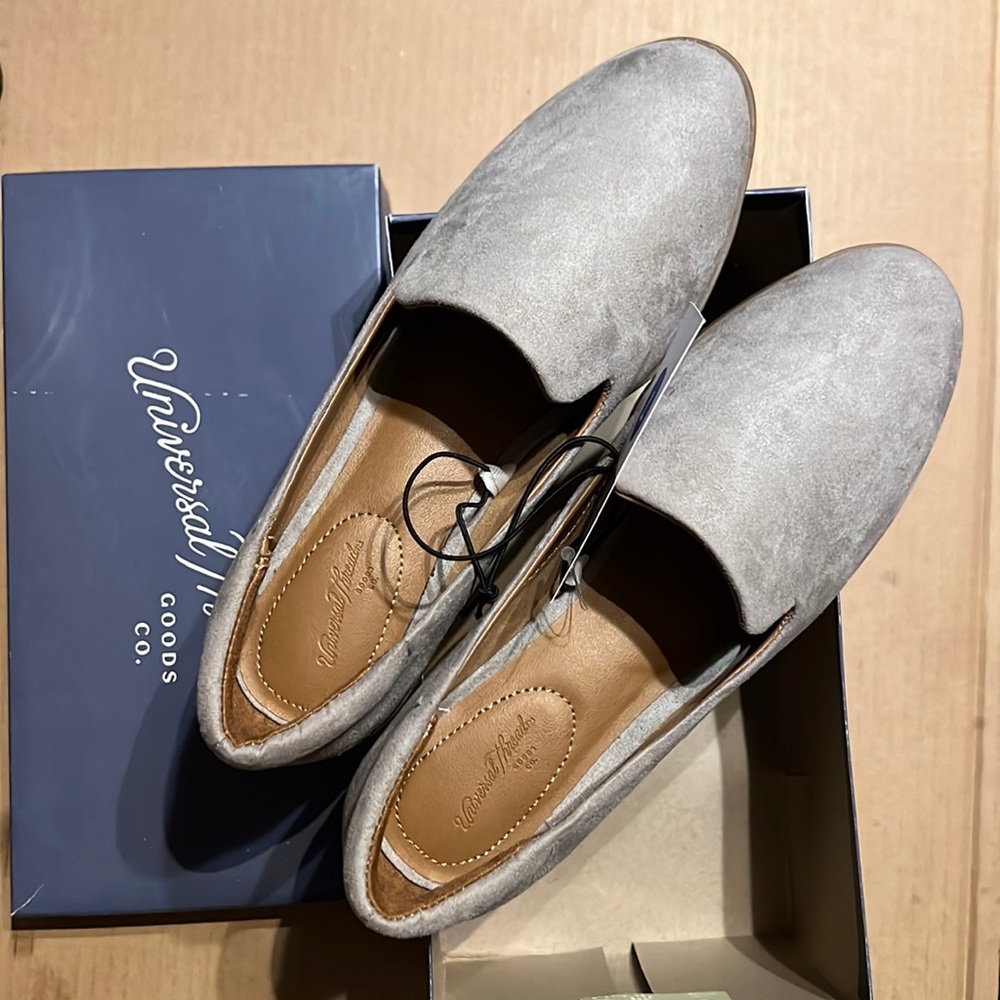 Universal Thread Memory Foam Gray Suede Flats (size 7)